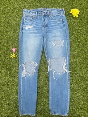 American Eagle High Rise Distressed Straight Leg Jeans Size 4